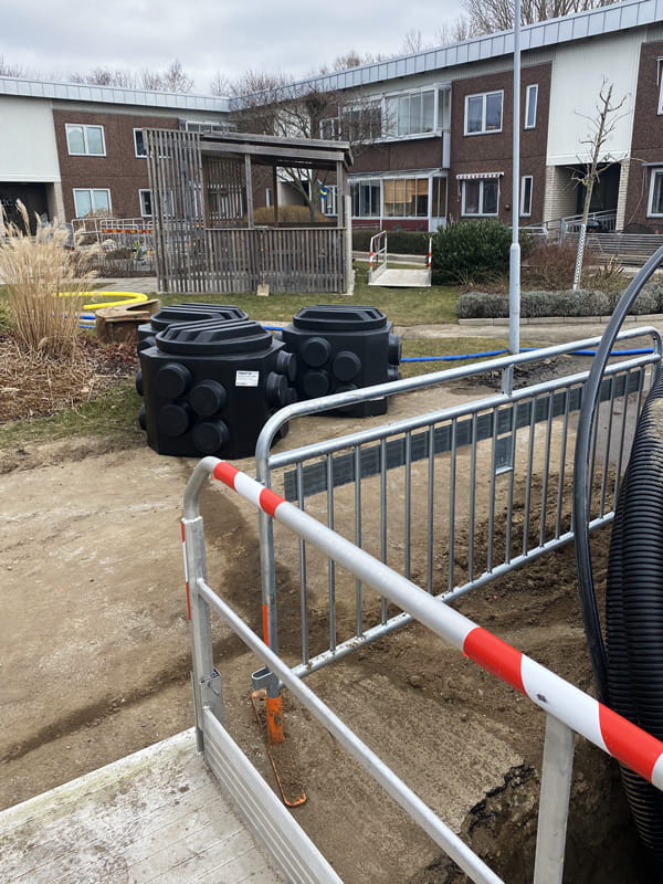 maxikaivot odottamassa asennusta