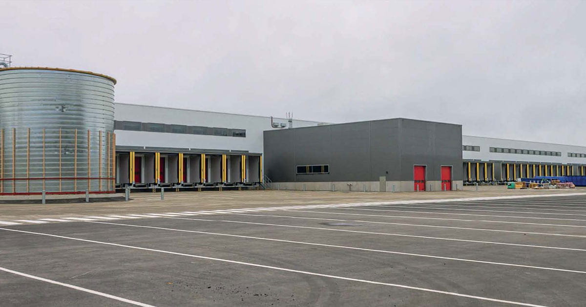 Säteilypaneeli logistiikkakeskuksiin